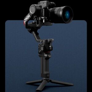 DJI RS 4 - 3-Axis Camera Stabilizer